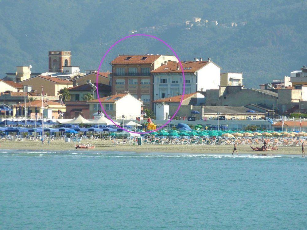 Hotel Liberty Viareggio Exterior photo